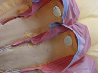 Closeup of fingers and air outlets in the bag skirt