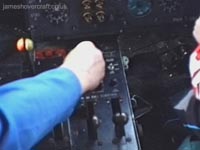 Cockpit centre console for thrust levers and variable pitch propellers